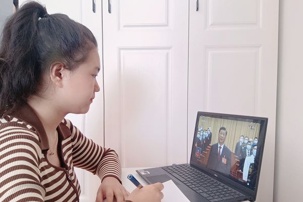 計算機 戴舒霆_副本.jpg